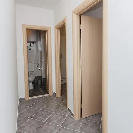 With A Parking Space Mastrinka, Ciovo - 22976 דירה *