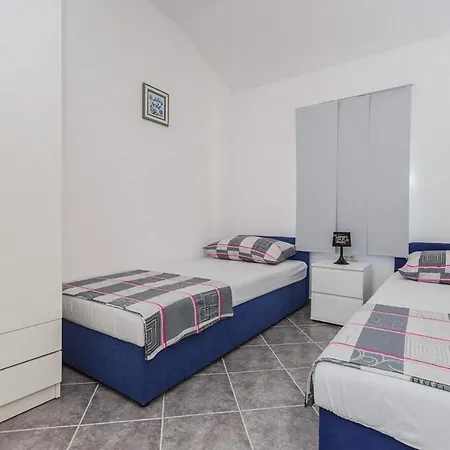 With A Parking Space Mastrinka, Ciovo - 22976 דירה