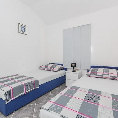 With A Parking Space Mastrinka, Ciovo - 22976 דירה