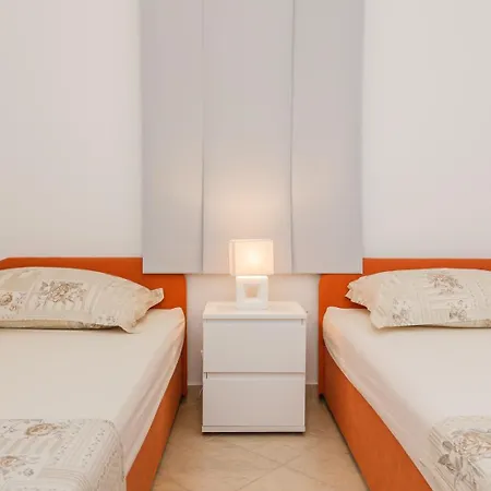 Apartment With A Parking Space Mastrinka, Ciovo - 22976