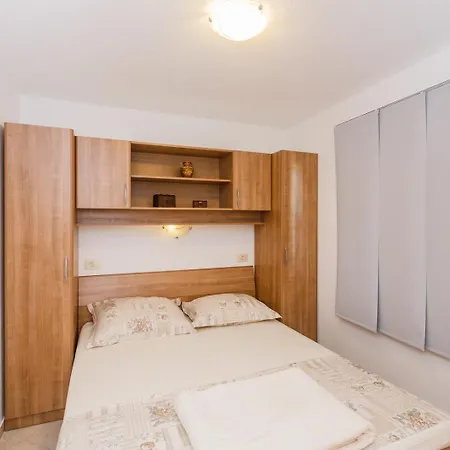 Apartman By The Sea Mastrinka, Ciovo - 22976 *