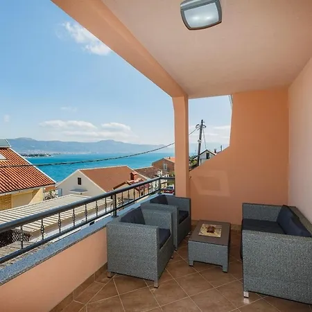 Apartment With A Parking Space Mastrinka, Ciovo - 22976 *