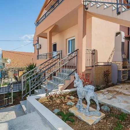 Apartman By The Sea Mastrinka, Ciovo - 22976 *